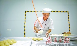 36年前的手工月饼什么味道？这位老点心师没忘